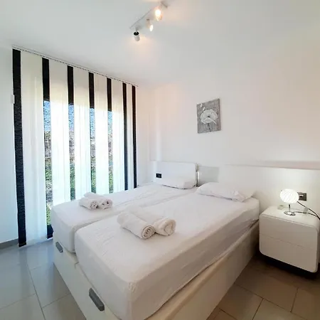 Oasis Viviane Apartment *